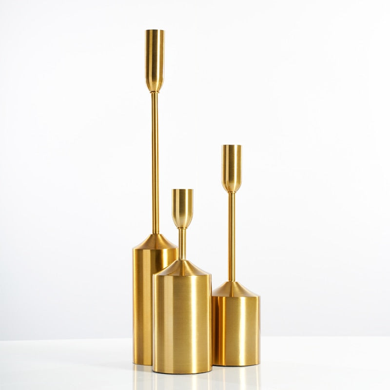 Goldenes Kerzenhalter-Set für warme Atmosphäre