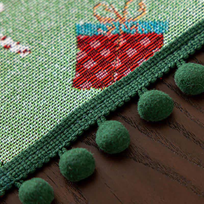 Nappe de table cadeau arbre de Noël Père Noël pour un charme festif