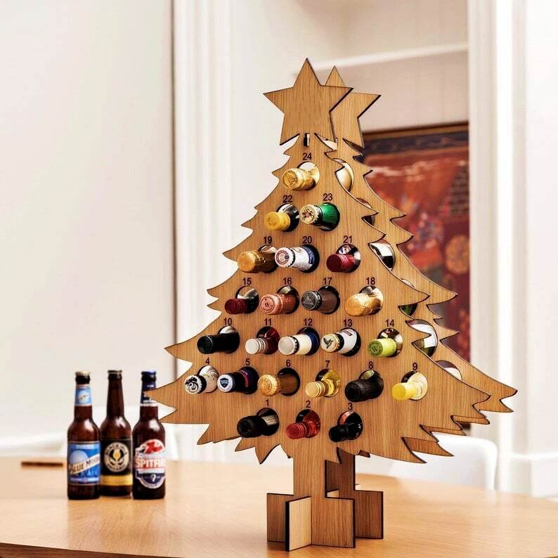 Holz-Adventskalendertanne für festliche Überraschungen