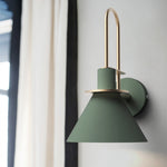 Lámpara de pared para cabecera con pantalla cónica