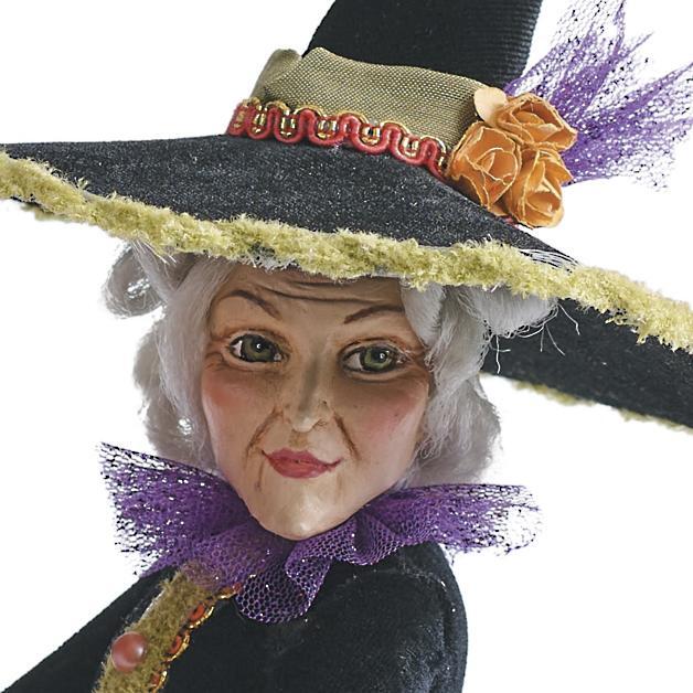 Figura de bruja hecha a mano con carácter mágico