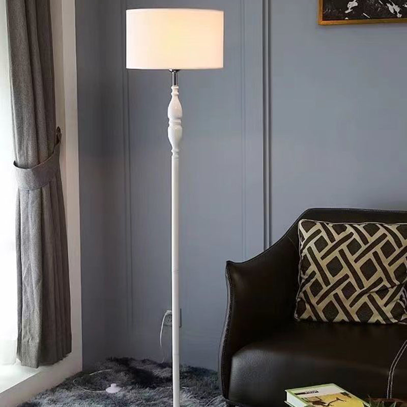 Vintage Zylinder Stehlampe mit sanftem Charakter