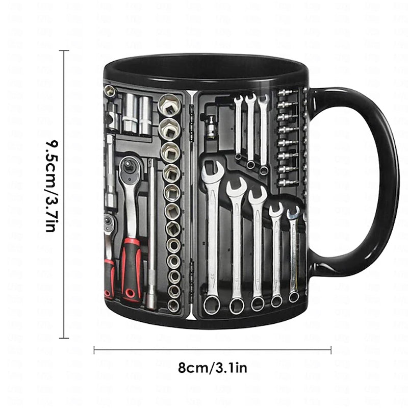 Taza con estampado de herramientas para carácter de taller