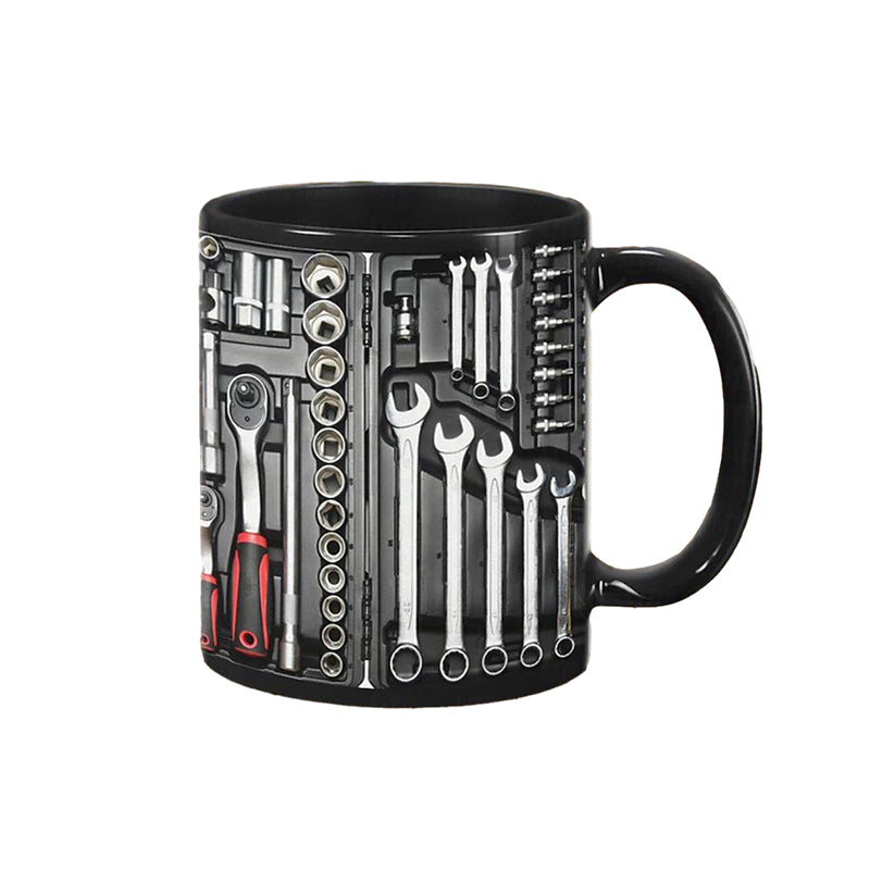 Taza con estampado de herramientas para carácter de taller