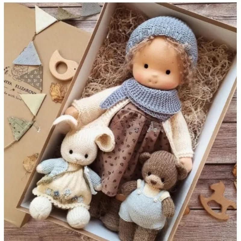 Bambola Waldorf in cotone fatta a mano per gioco immaginativo