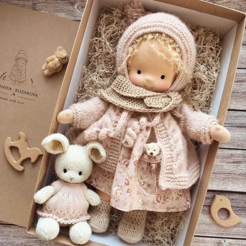 Bambola Waldorf in cotone fatta a mano per gioco immaginativo