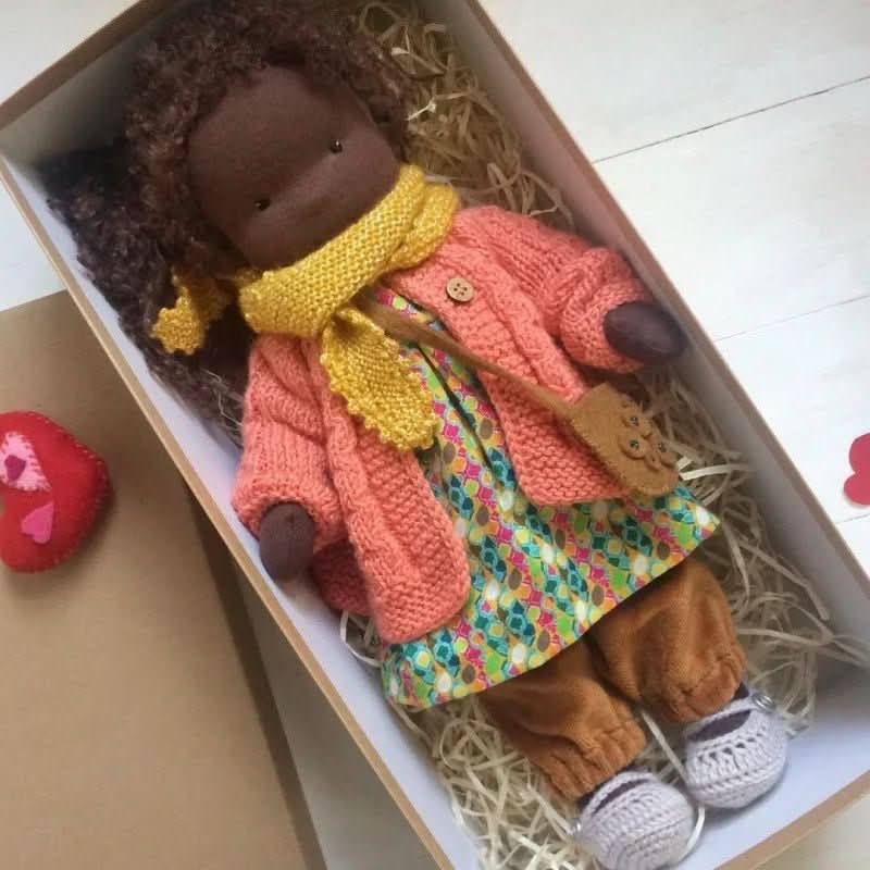 Bambola Waldorf in cotone fatta a mano per gioco immaginativo