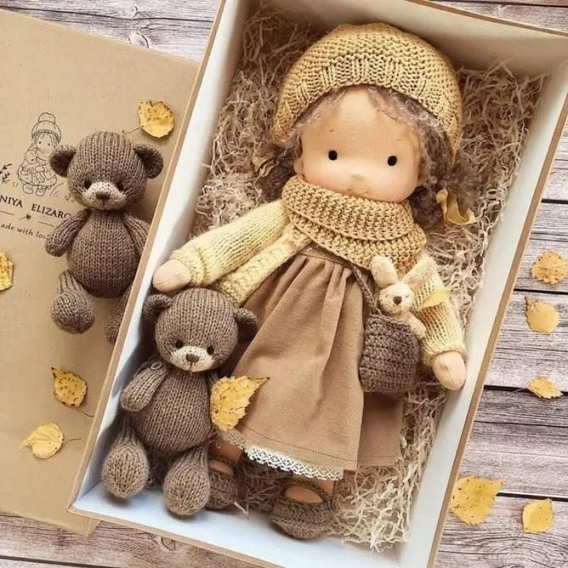 Bambola Waldorf in cotone fatta a mano per gioco immaginativo