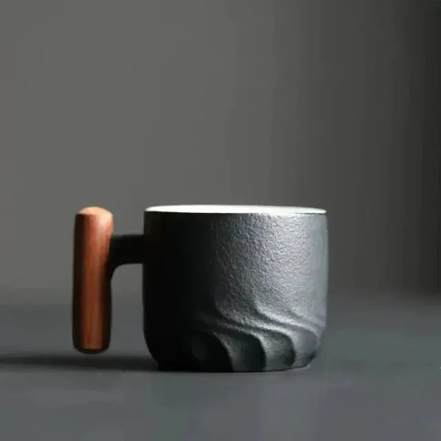 Handgefertigte Keramiktasse für kunstvolle Kaffeerituale
