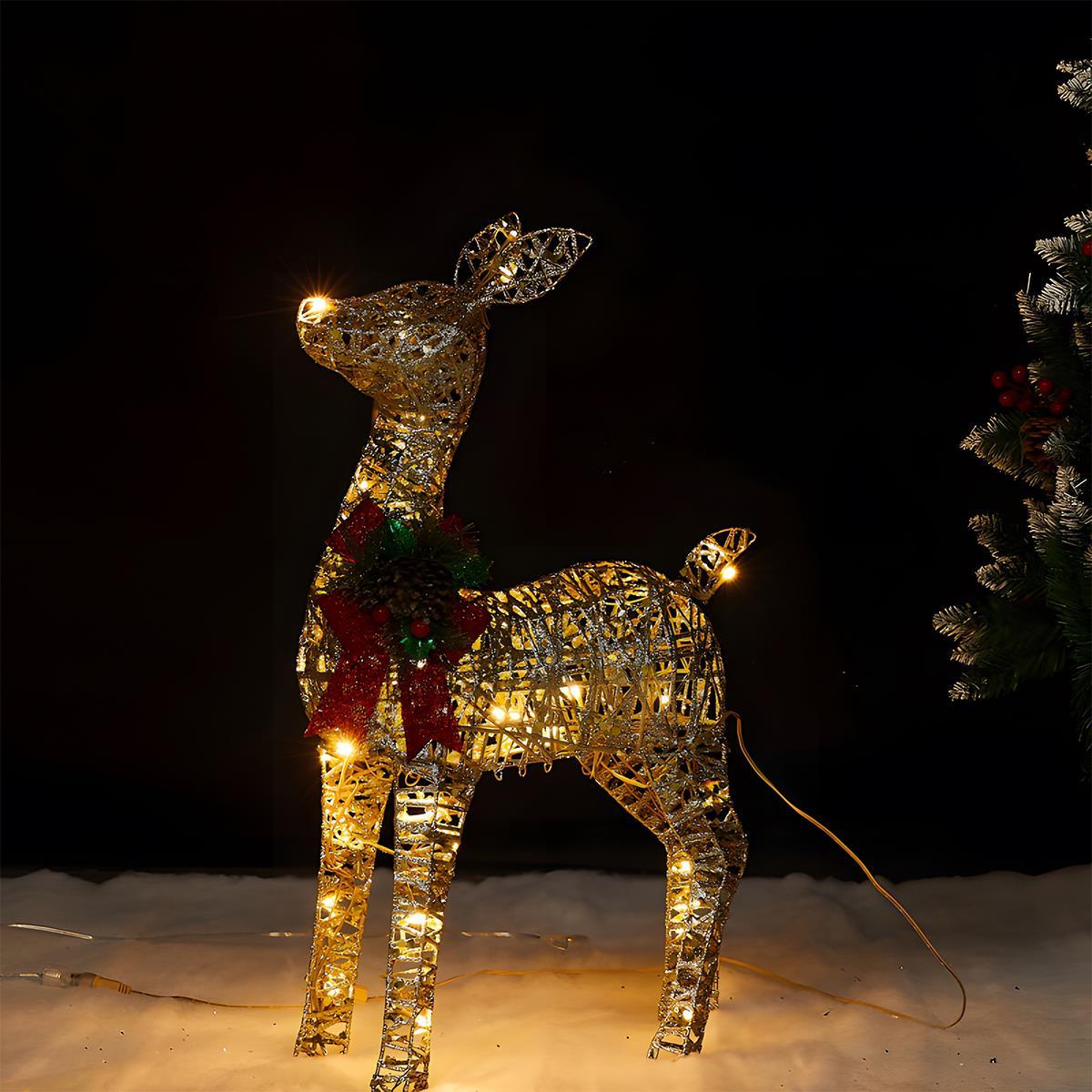 Illuminazione natalizia con slitta e alce luminosi