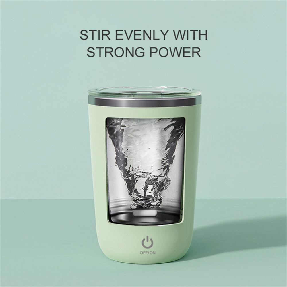 Tasse auto-mélangeante pour un mélange sans effort
