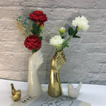 Vase à main en céramique avec caractère sculptural