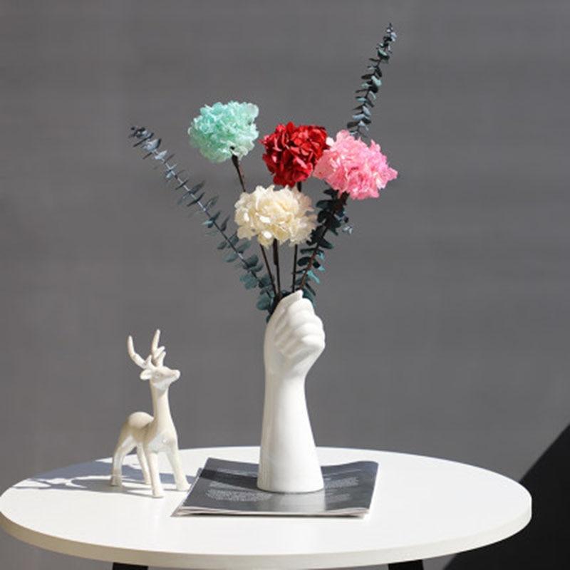 Vase à main en céramique avec caractère sculptural