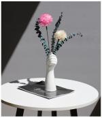 Vase à main en céramique avec caractère sculptural