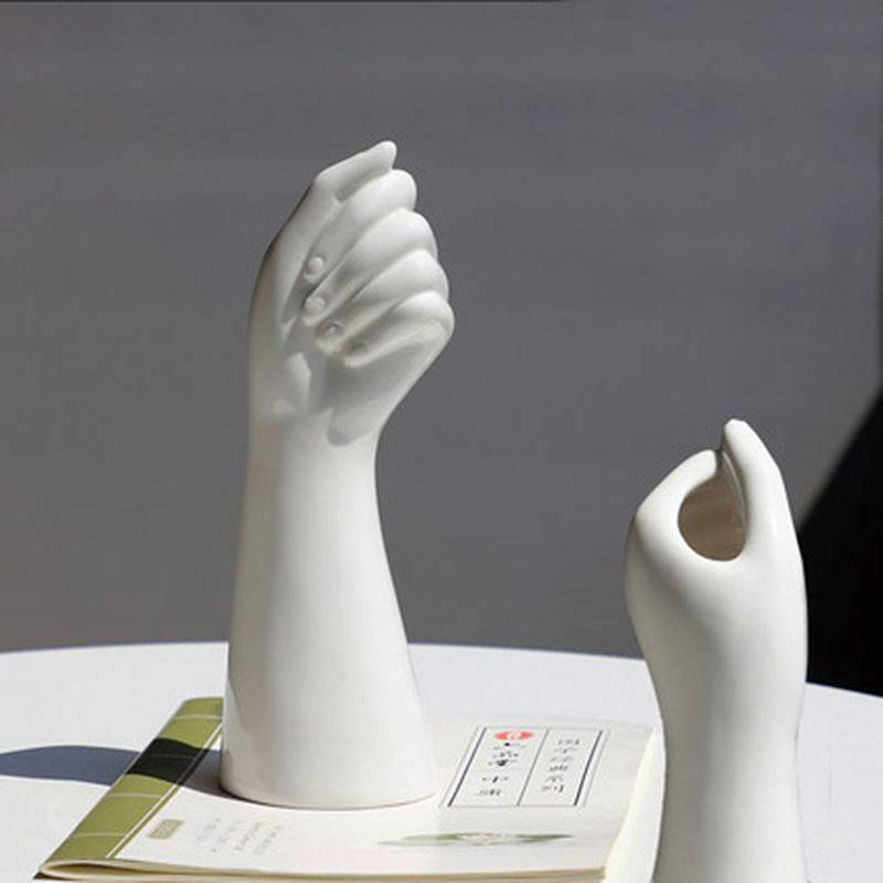Vase à main en céramique avec caractère sculptural