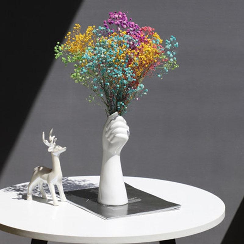 Vase à main en céramique avec caractère sculptural