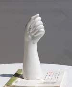 Vase à main en céramique avec caractère sculptural