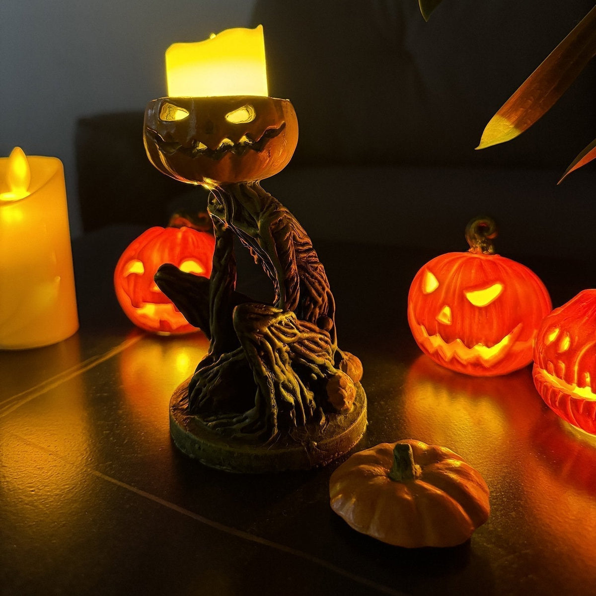 Figurină cu dovleac luminos pentru un farmec înfricoșător de Halloween