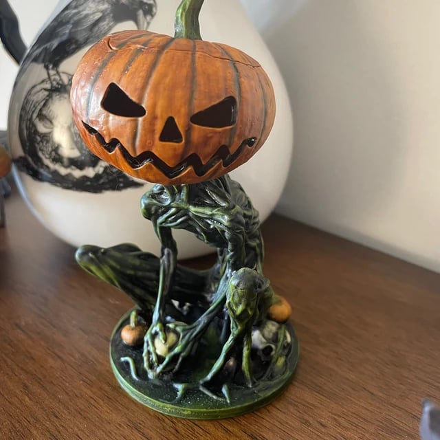 Figurină cu dovleac luminos pentru un farmec înfricoșător de Halloween