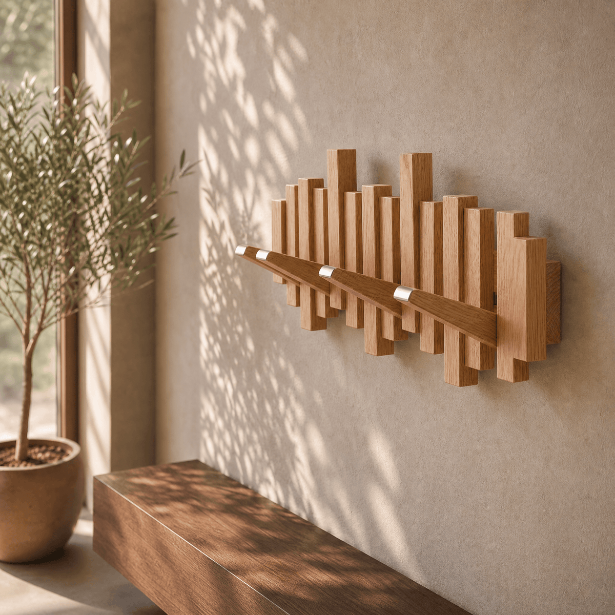 Skulpturaler Holz-Garderobenständer für kunstvolle Eingänge  