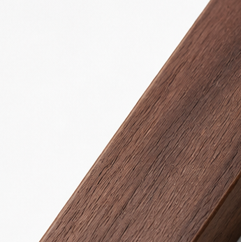 Skulpturaler Holz-Garderobenständer für kunstvolle Eingänge  